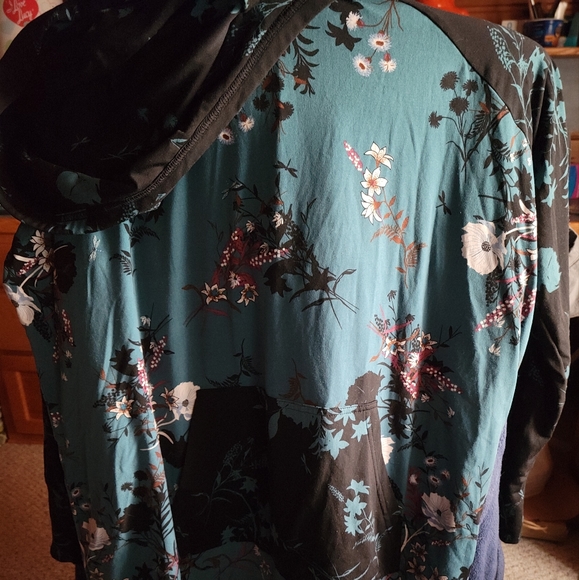 LuLaRoe Tops - Lularoe Amber Hoodie